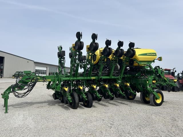 Image of John Deere 1795 equipment image 1