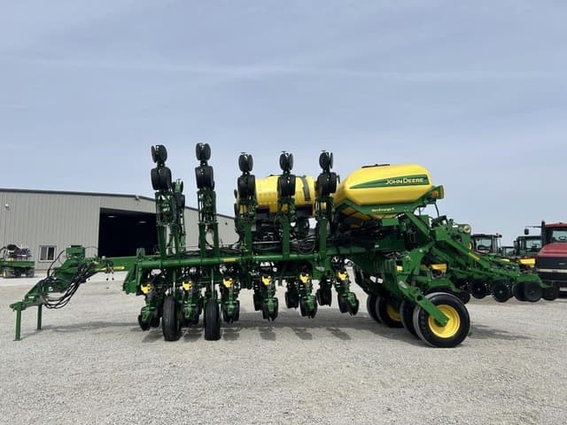 Image of John Deere 1795 equipment image 2
