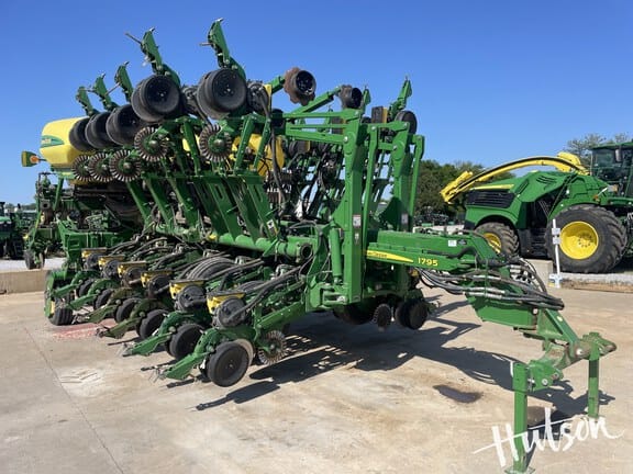 2019 John Deere 1795 Equipment Image0