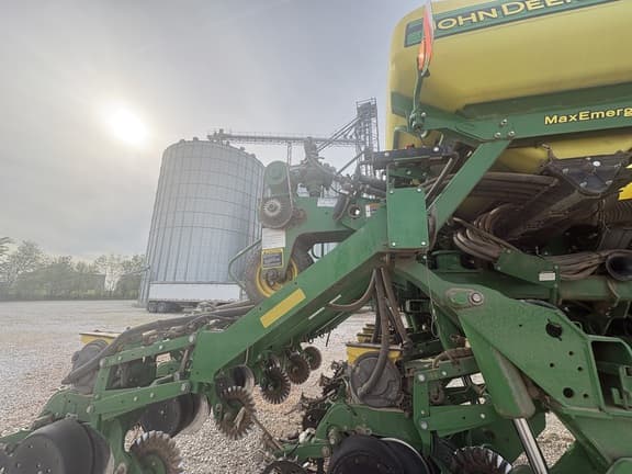 Image of John Deere 1795 equipment image 3