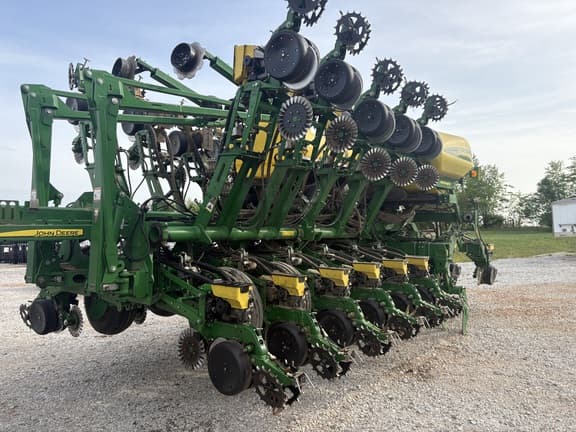 Image of John Deere 1795 equipment image 1