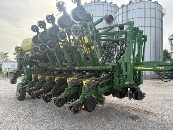 Image of John Deere 1795 equipment image 1