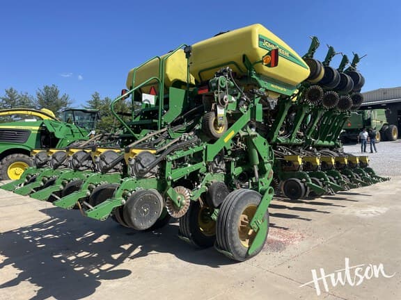 Image of John Deere 1795 equipment image 2
