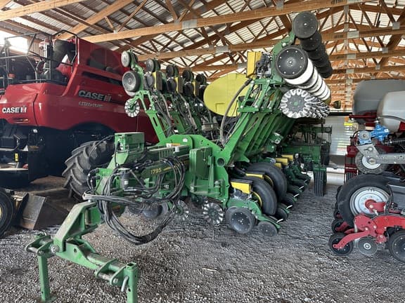Image of John Deere 1795 equipment image 4