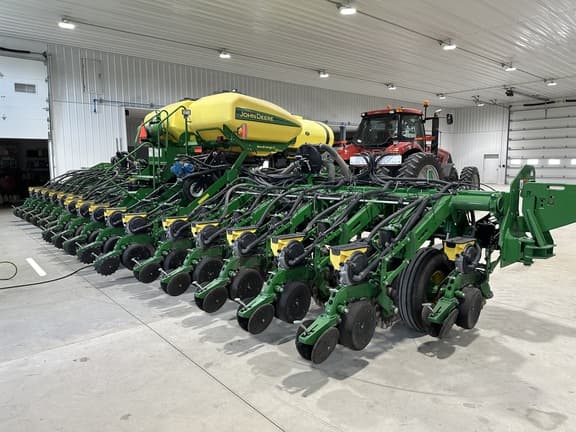 Image of John Deere 1795 equipment image 1