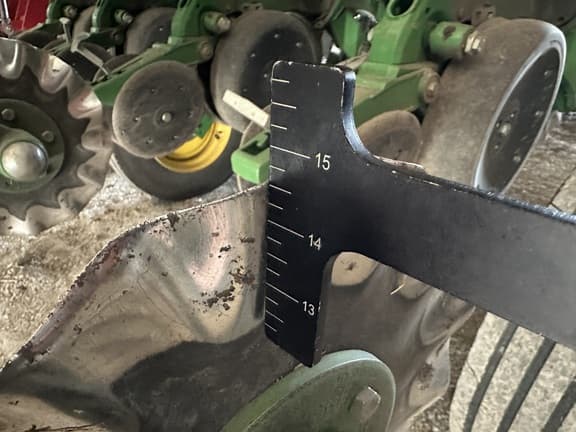 Image of John Deere 1795 equipment image 3