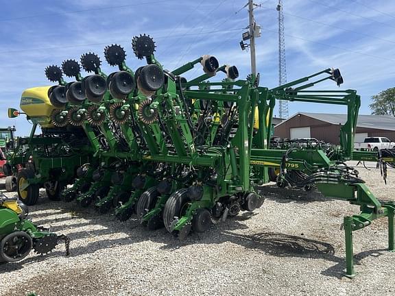 Image of John Deere 1795 equipment image 2