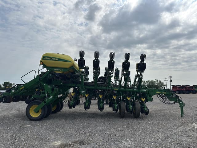 Image of John Deere 1795 equipment image 3