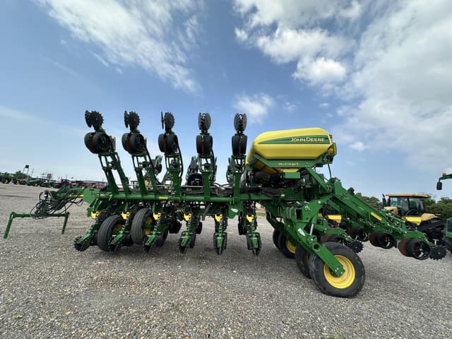 Image of John Deere 1795 equipment image 2