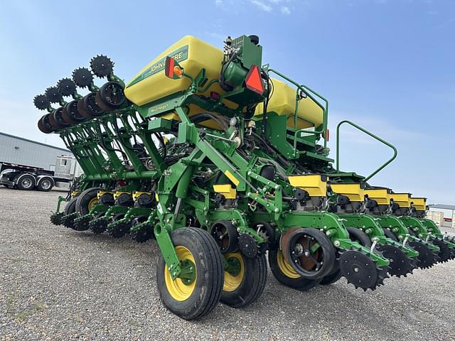Image of John Deere 1795 equipment image 4