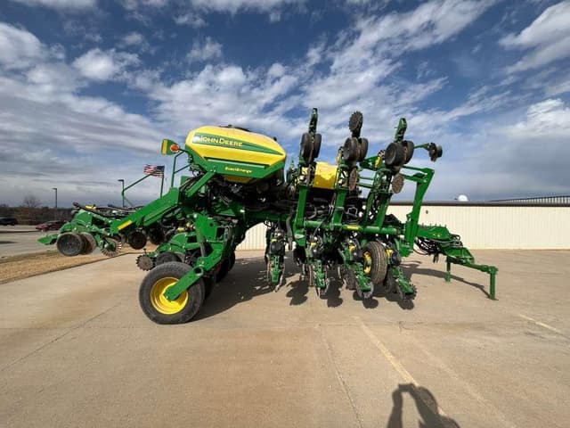 Image of John Deere 1795 equipment image 1
