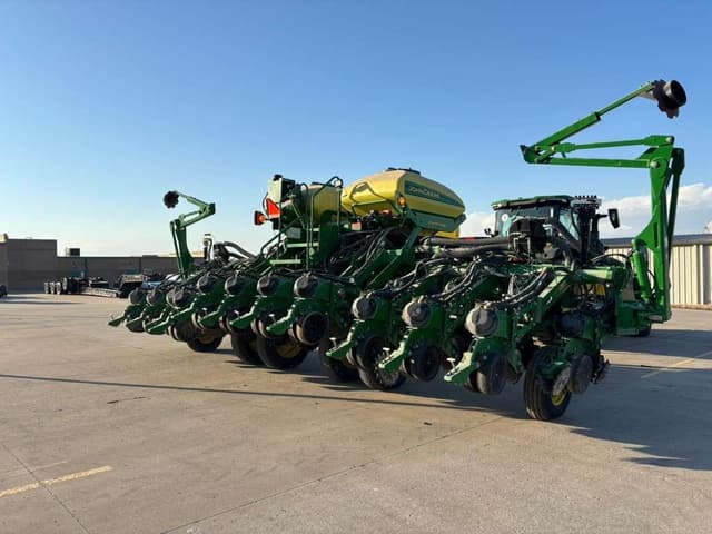 Image of John Deere 1795 equipment image 3