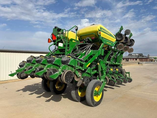 Image of John Deere 1795 equipment image 3
