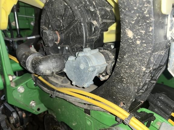 Image of John Deere 1795 equipment image 4