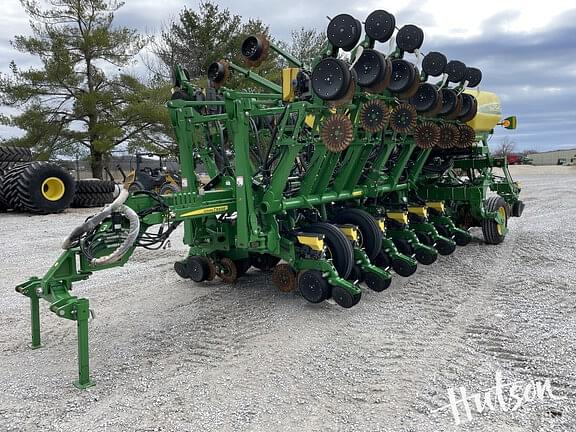 Image of John Deere 1795 equipment image 2
