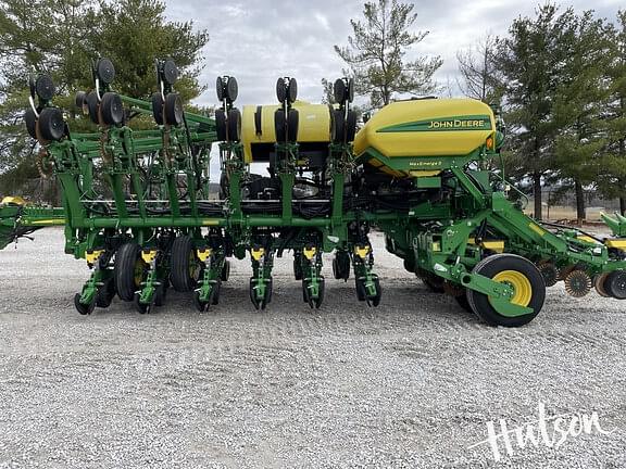 Image of John Deere 1795 equipment image 1