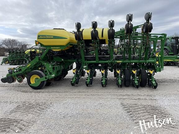 Image of John Deere 1795 equipment image 3