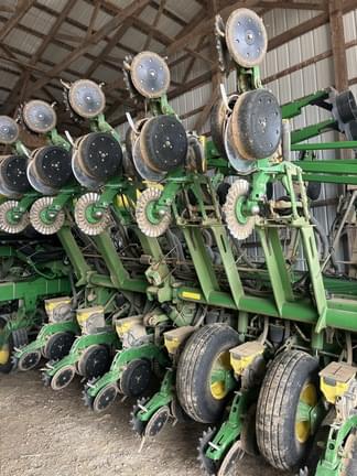 Image of John Deere 1795 equipment image 3