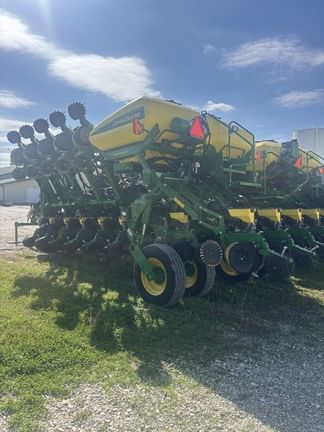 2019 John Deere 1795 Equipment Image0