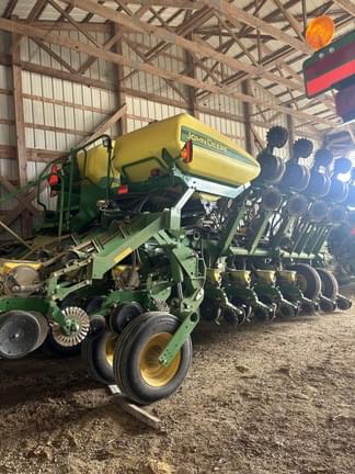 Image of John Deere 1795 equipment image 2