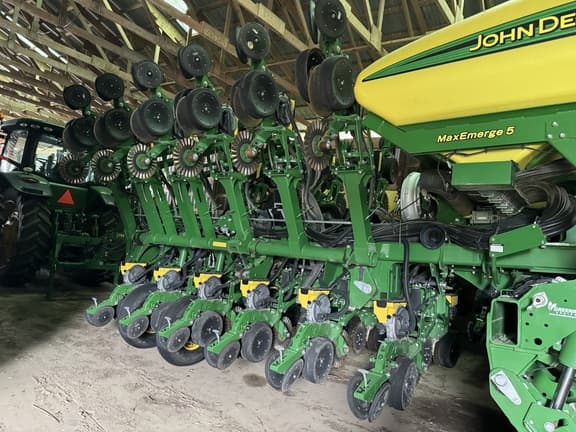 Image of John Deere 1795 equipment image 1