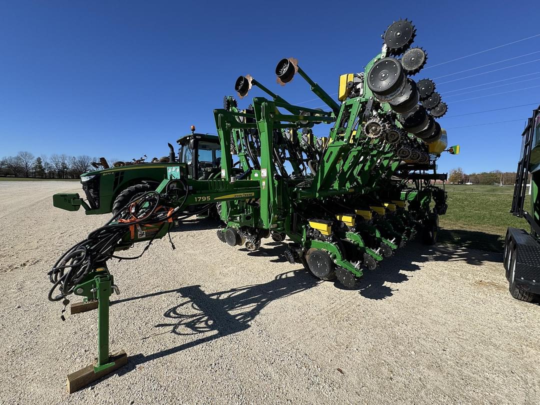 Image of John Deere 1795 Primary image