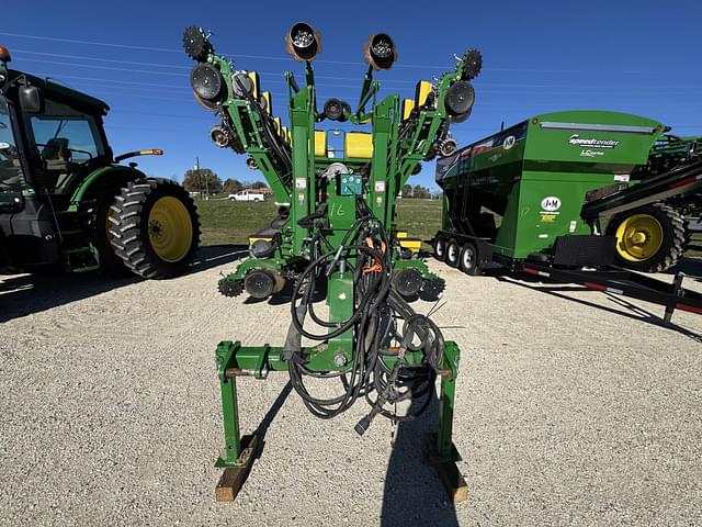 Image of John Deere 1795 equipment image 2