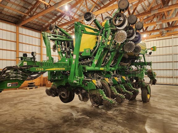 Image of John Deere 1795 equipment image 1