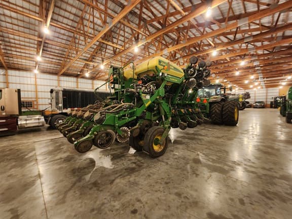 Image of John Deere 1795 equipment image 3