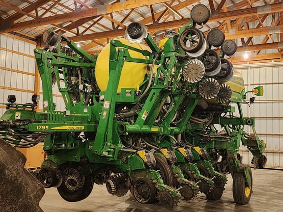 2019 John Deere 1795 Equipment Image0