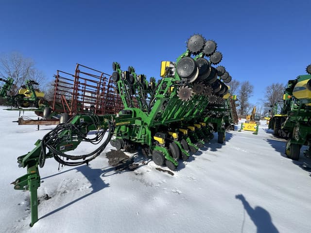 Image of John Deere 1795 equipment image 1