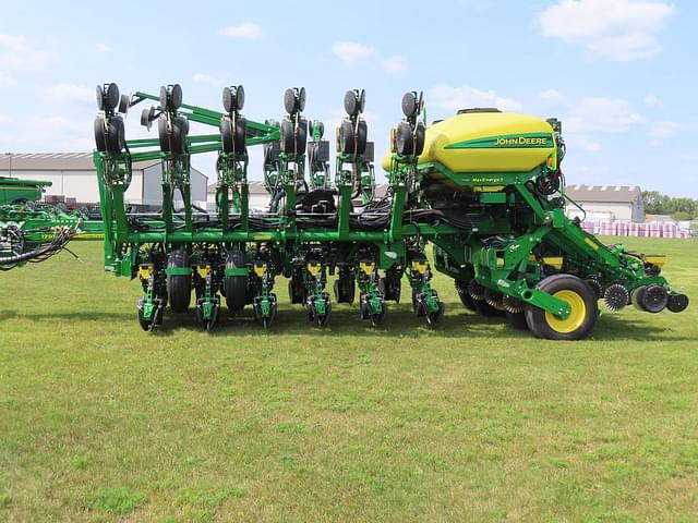 Image of John Deere 1795 equipment image 1