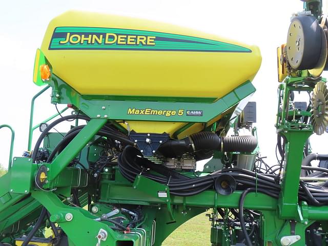 Image of John Deere 1795 equipment image 4