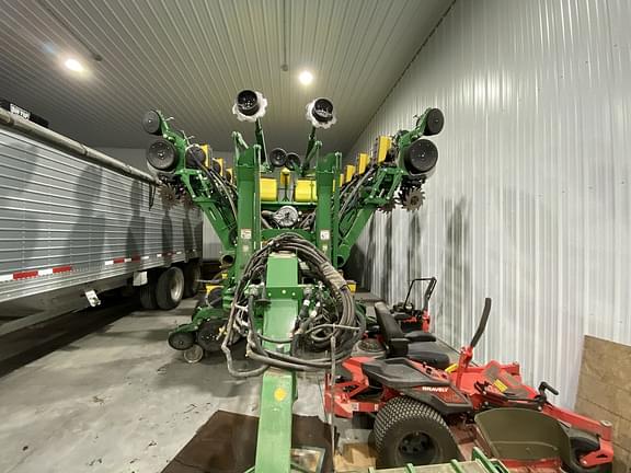 Image of John Deere 1795 equipment image 3