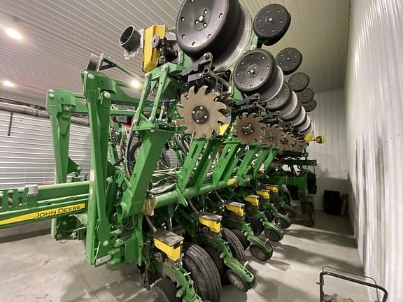 Image of John Deere 1795 equipment image 1