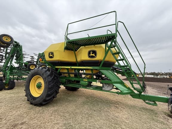 Image of John Deere 1830 equipment image 3