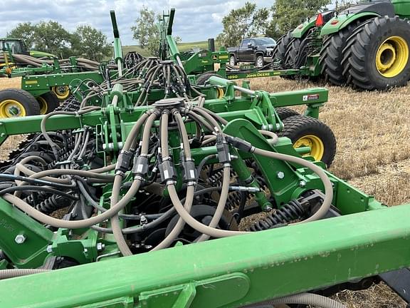 Image of John Deere 1890 equipment image 3