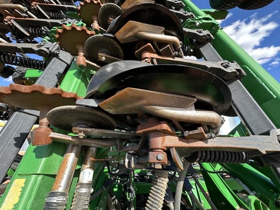 Image of John Deere 1890 equipment image 1