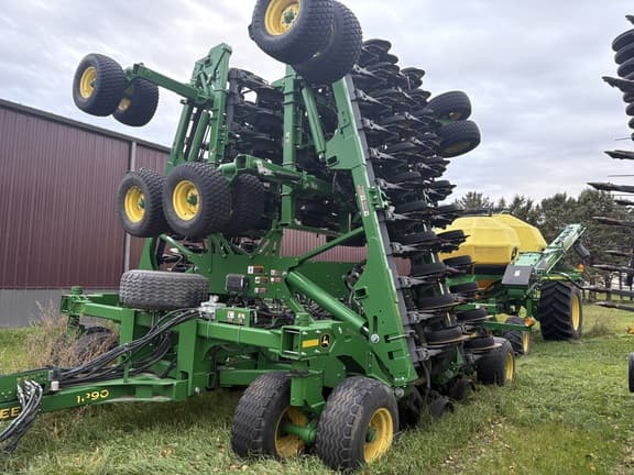 Image of John Deere 1890 equipment image 2