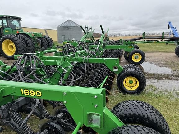 Image of John Deere 1890 equipment image 2