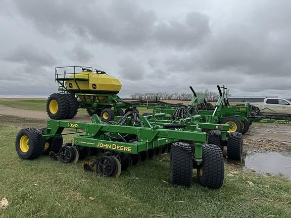 Image of John Deere 1890 equipment image 1