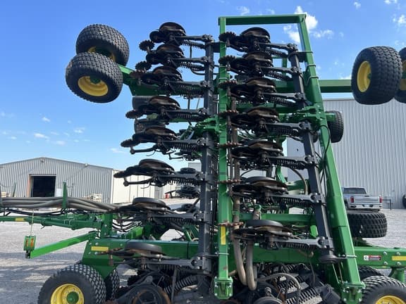 Image of John Deere 1890 equipment image 1