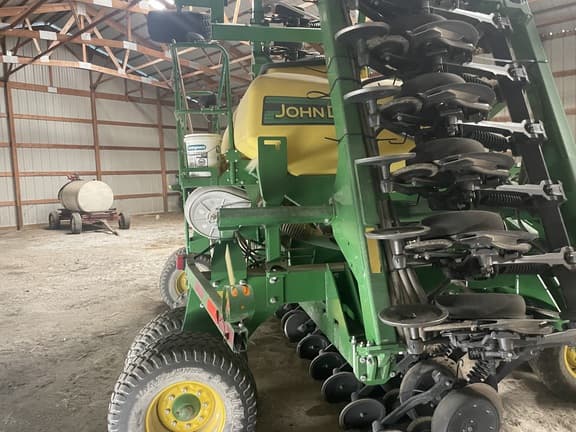 Image of John Deere 1990 Primary image