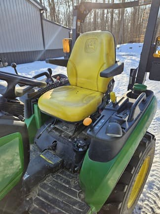 Image of John Deere 2025R equipment image 4