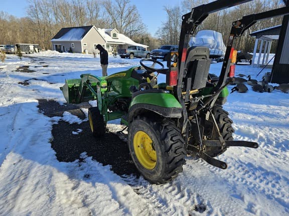 Image of John Deere 2025R equipment image 2
