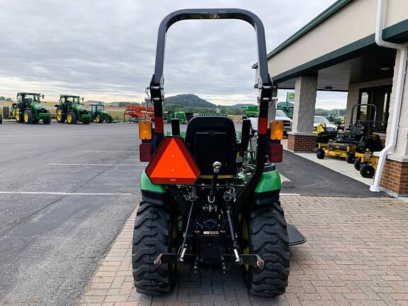 Image of John Deere 2025R equipment image 3