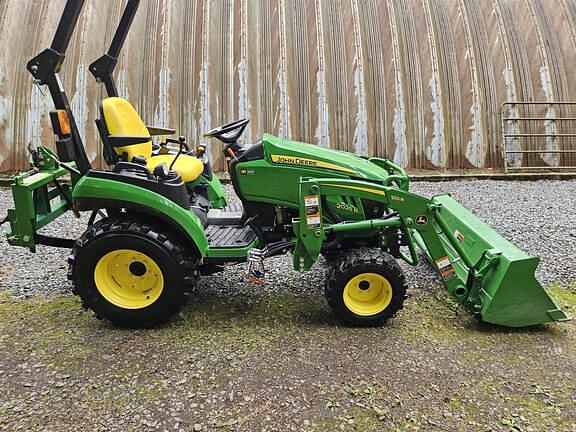 Image of John Deere 2025R equipment image 3