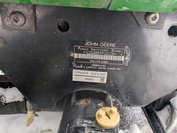 Image of John Deere 2025R equipment image 1