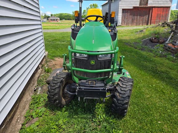 Image of John Deere 2025R equipment image 4