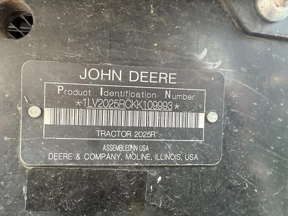 Image of John Deere 2025R equipment image 3